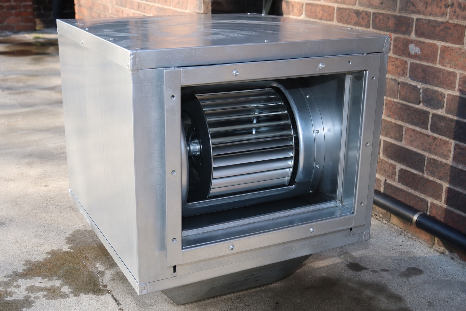 Extract fan after pub kitchen degrease